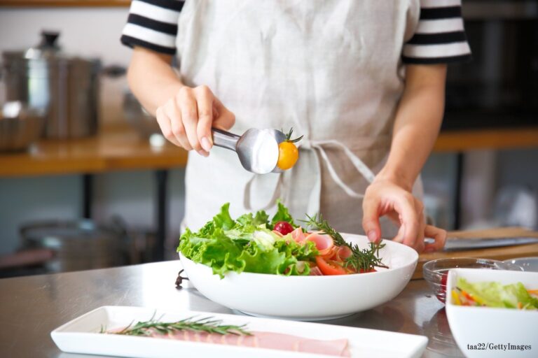 レタスは「重い・軽い」どっちがおいしいの？知らないと損する”レタス選び”のポイント