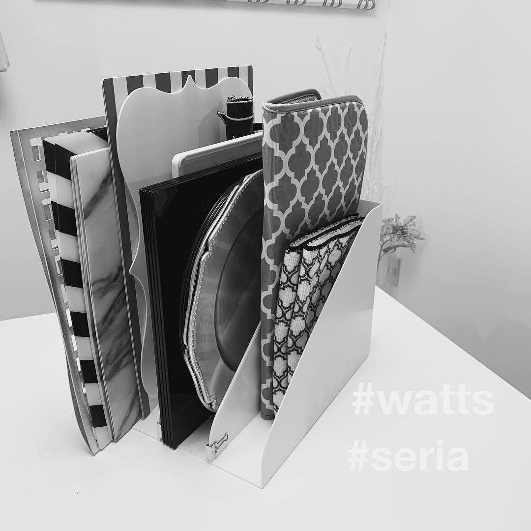 ランチョンマットも立てる収納で取り出しやすく