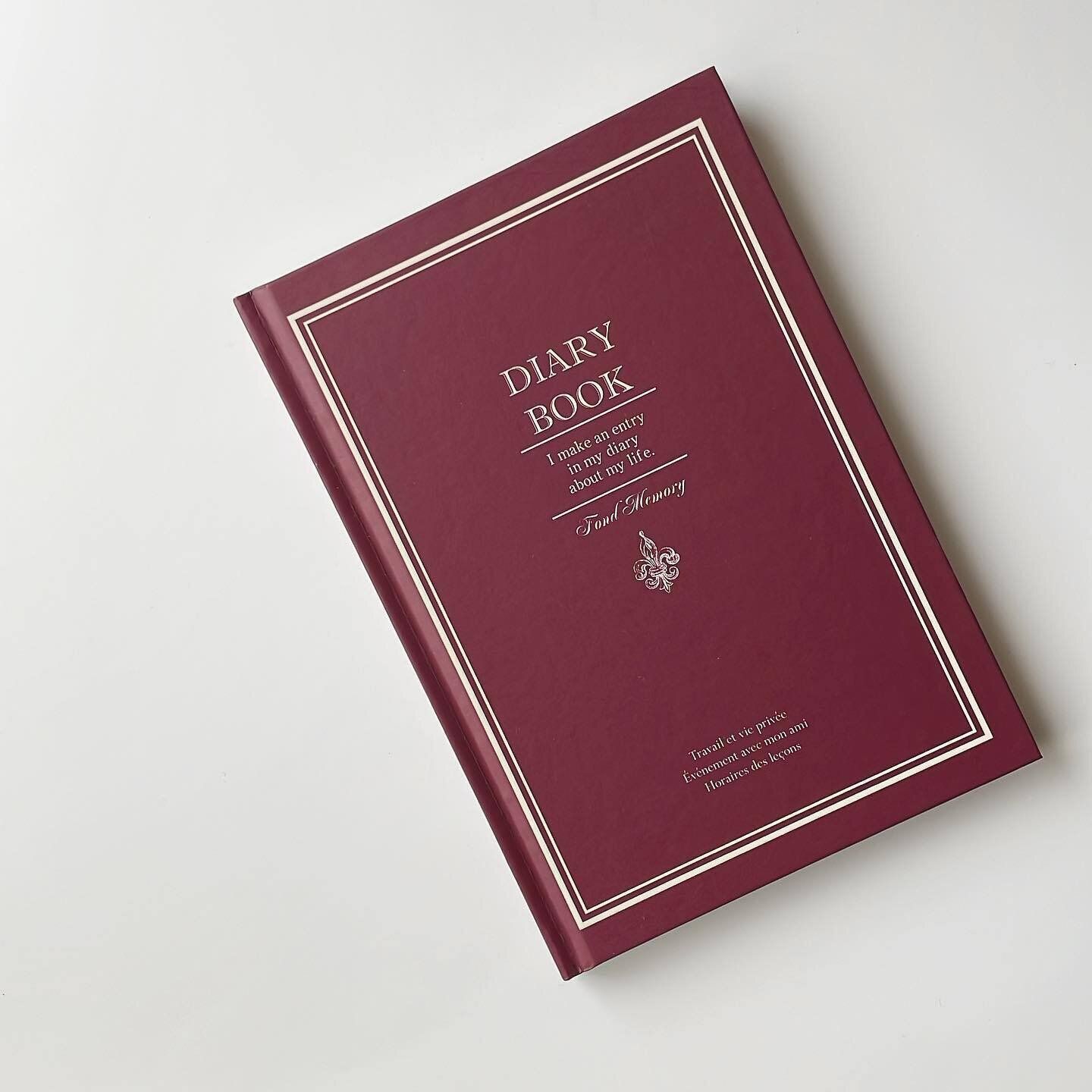 【ダイソー】高見えする表紙が特徴！日記用としてもおすすめ