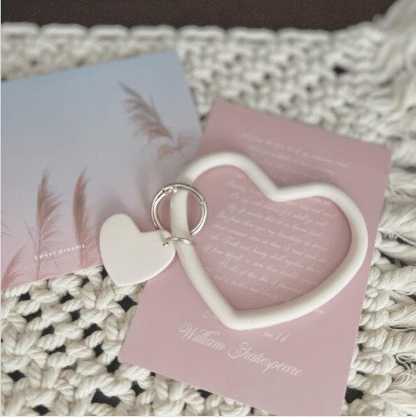 【キャンドゥ】早くもキャンドゥに新登場!話題のスマホ用ハンドストラップ