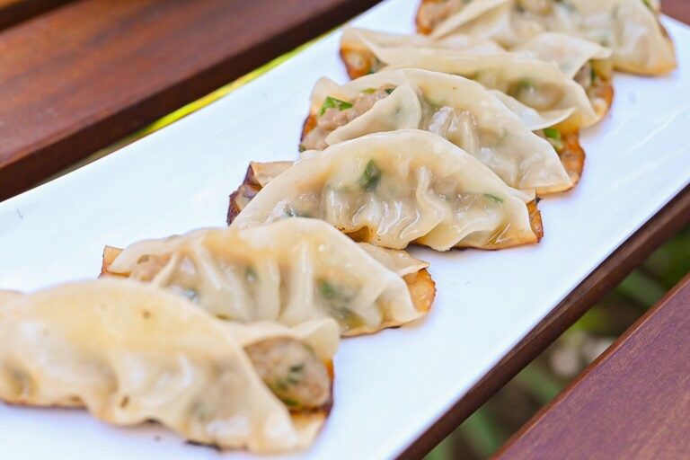 ポリ袋で簡単♪包まないから手間なし！餃子がもっと身近になる♪子どもも作れる「棒餃子」の簡単レシピ