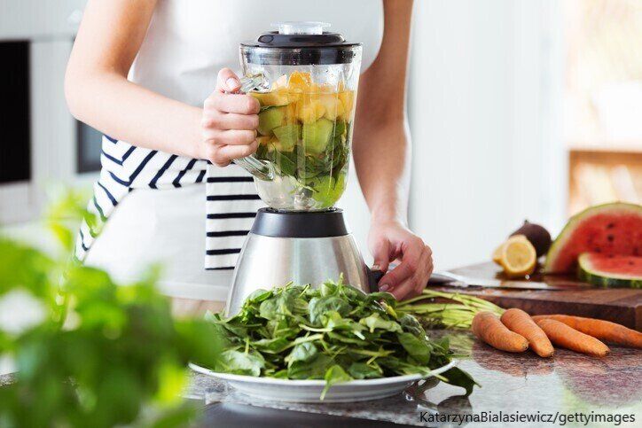 「野菜ジュース」お昼に飲むともったいない!?知っている人は実践している、賢い取り入れ方とは？