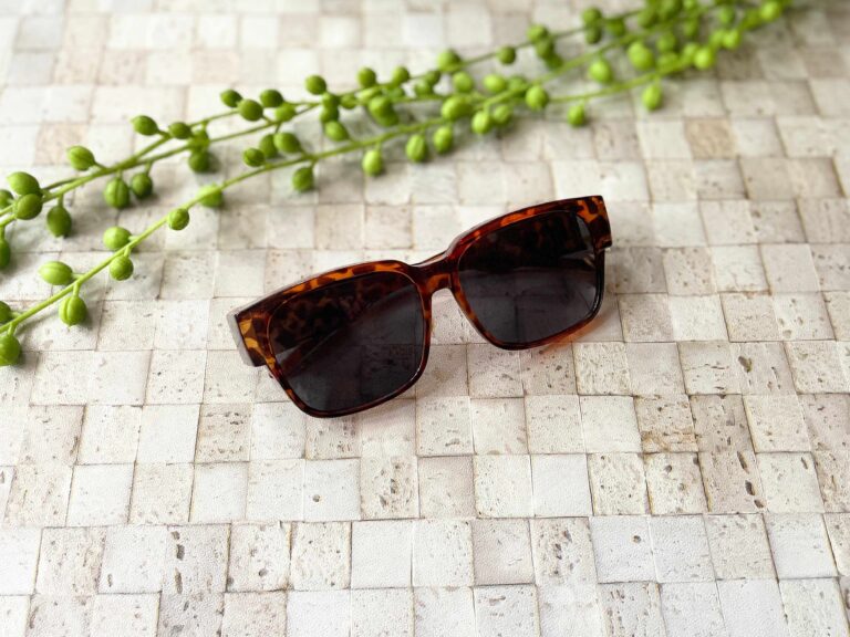 【ダイソー】メガネの人は買って！「メガネONサングラス」でも自然でオシャレ！