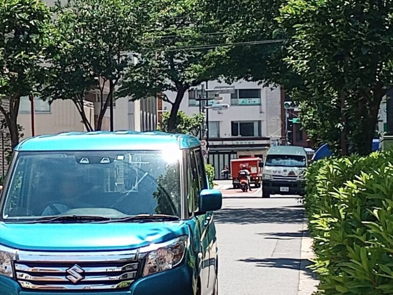 車内での熱中症原因は暑さだけじゃない！見落としがちなポイントを気象予報士が解説