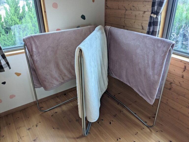 【ラク家事】天候関係なく干せる！“収納のプロ愛用“軽くて丈夫なステンレス製「布団干し」