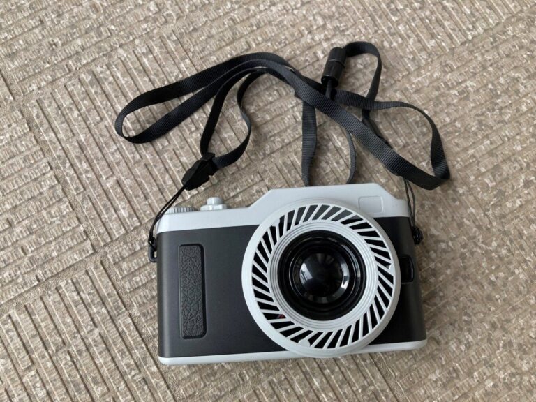 これで330円なの!?レトロ調がかわいいダイソーの「ダイソーミニ扇風機カメラ」は手ぶらで涼しくなれるすぐれもの