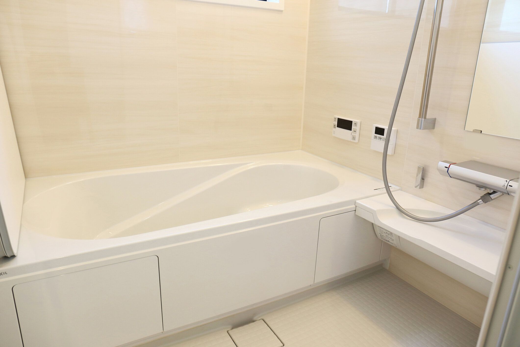 新築の家のバスルーム