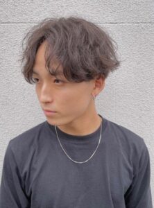 メンズ髪型ツーブロック【2023最新】さわやかでスーツにも似合う！耳まわりスッキリおしゃれなヘアカタログ