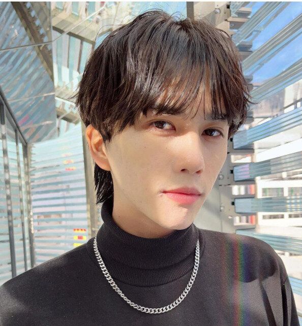 クールなメンズのウルフヘアカタログ。韓国風のシースルーマッシュウルフ