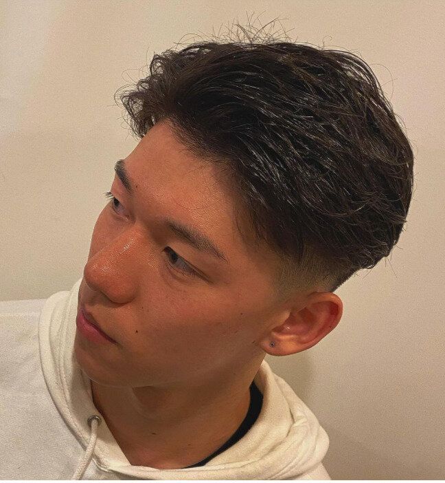 30〜40代男性におすすめの髪型ツーブロック。ジェルで簡単アレンジ！前髪かきあげツーブロック