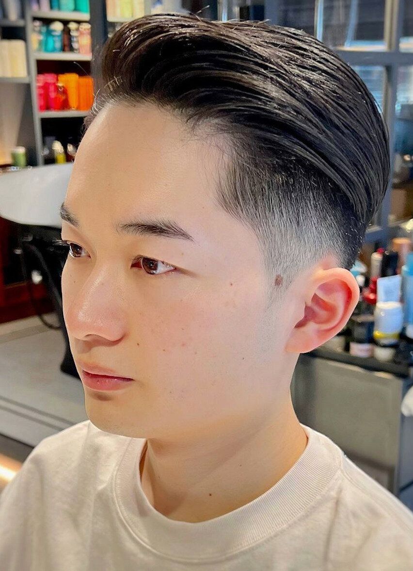 メンズ髪型ショートヘアカタログ。品の良さが伝わる！サイドパートのツーブロック