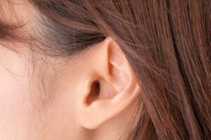 マスク老化の顔たるみを耳”つまぷる”で改善！ほうれい線が消え、小顔効果も