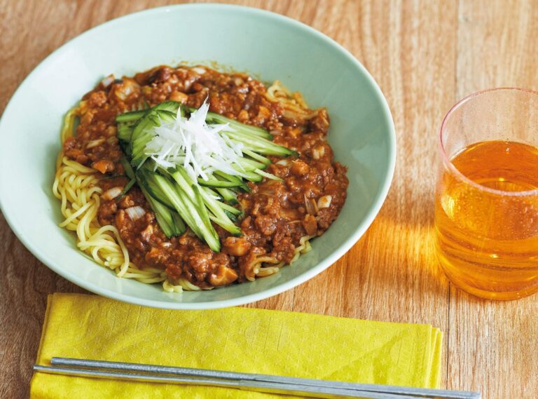 奇跡の紙ワザ『爆速ごはん』皿ごとジャージャー麺＆皿ごとタコライス