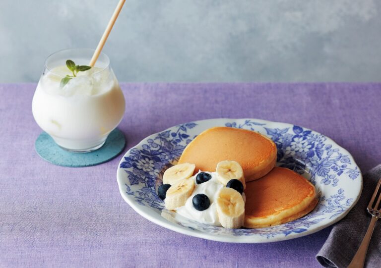 濃厚なのにヘルシー、罪悪感のないヨーグルトのおやつ！オーブン不要、暑い日にぴったり