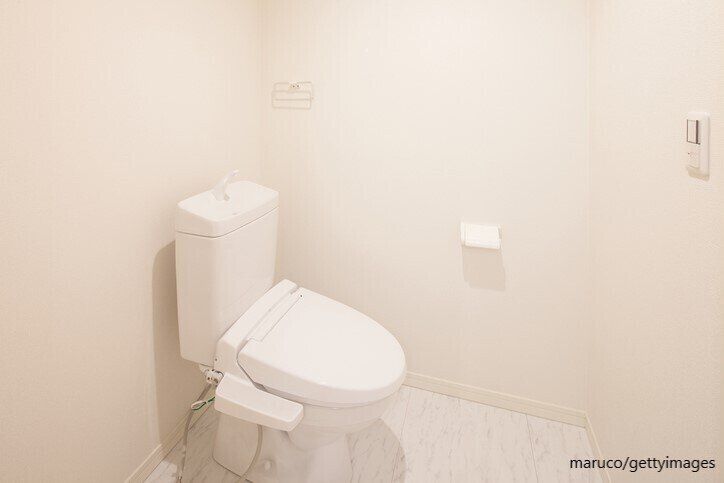 トイレのニオイのもとは壁だった?!壁の掃除方法と注意点を解説