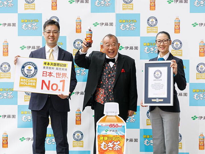 みんなでゴクゴク♪伊藤園の「健康ミネラルむぎ茶」がギネス世界記録に！