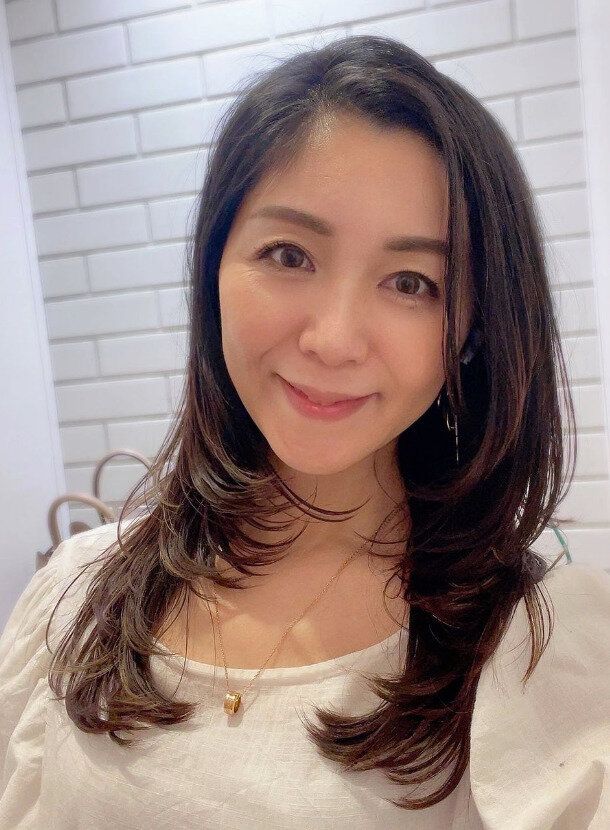 きちんと感と上品さを両立！レイヤーロングヘア