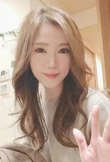 ひし形シルエットで小顔を実現！ウルフロングヘア