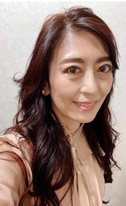 話題のヘナカラーで髪にハリコシを与える！巻き髪ロングヘア