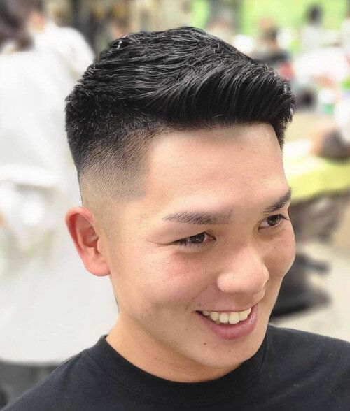 モテる流行のメンズパーマヘアカタログ 。緩めのパンチパーマで、直毛さんもセットしやすい髪型に!