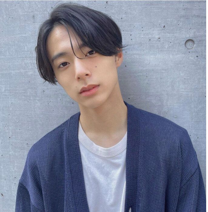 トレンドのマッシュヘアカタログ。ナチュラルなデザインがトレンド！センター分けマッシュヘア