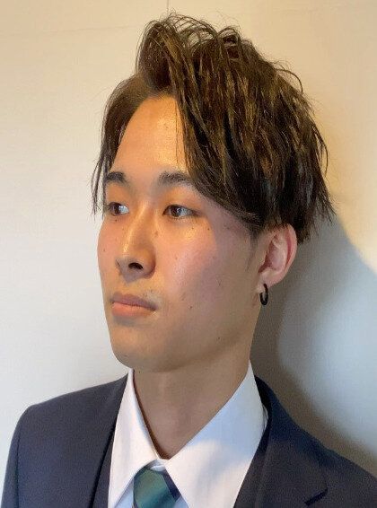 大人の男性におすすめ!旬のアップバングヘア