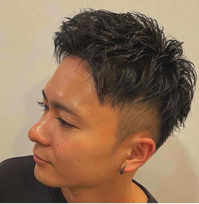 モテる流行のメンズパーマヘアカタログ 。パーマをあてるとアレンジがしやすい!ワイルドなソフトモヒカン