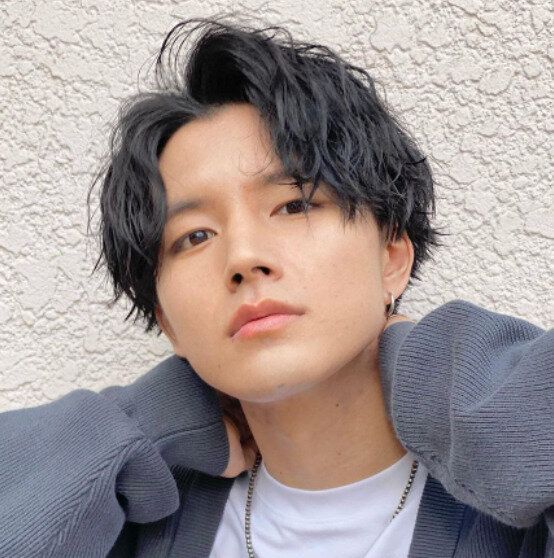 清潔感のあるアップバングがカギ!ツイストスパイラルパーマ