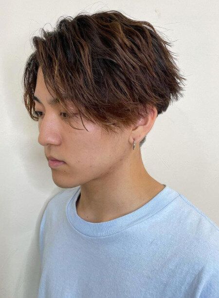 モテる流行のメンズパーマヘアカタログ 。緩めのスパイラルパーマでカジュアルな雰囲気に!