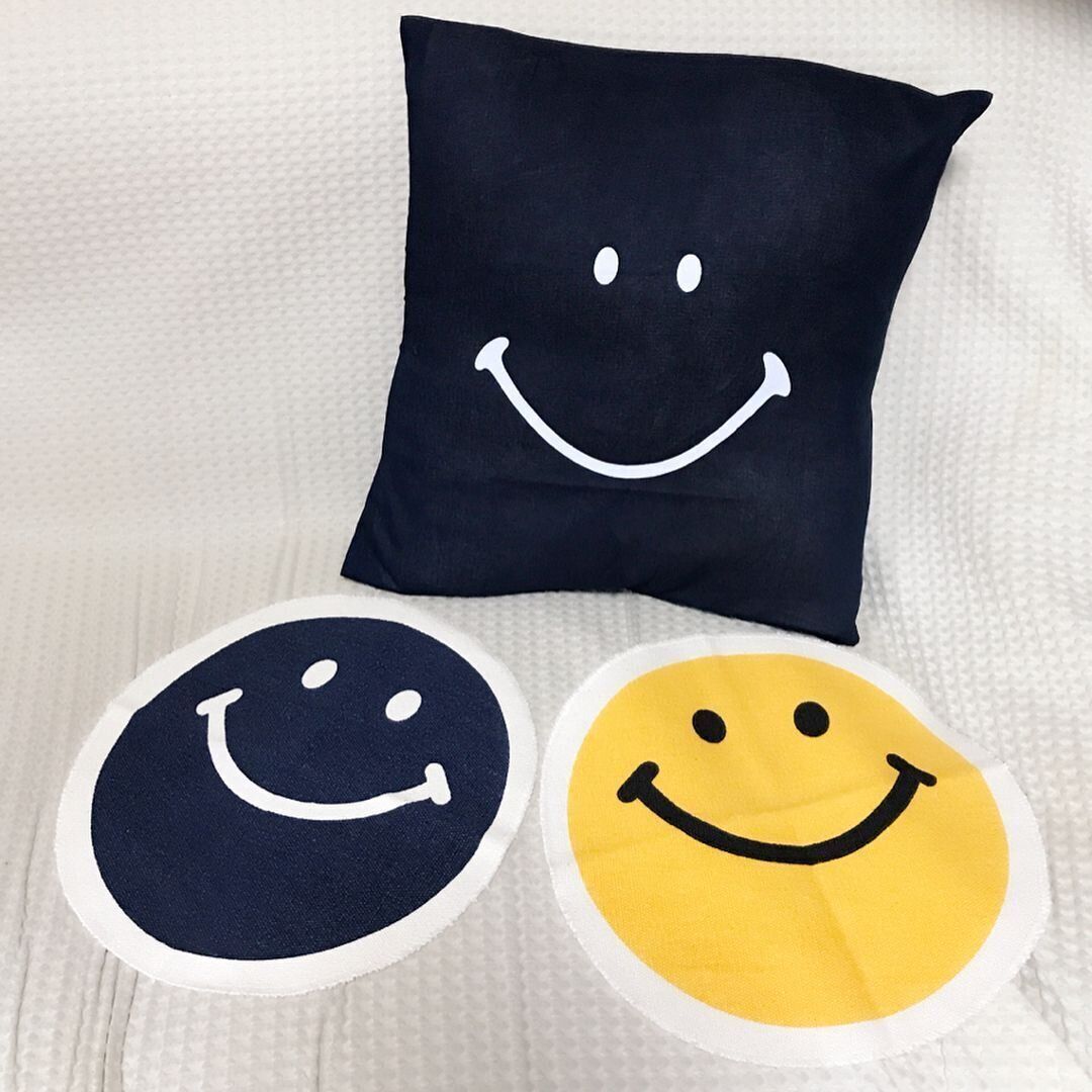 ニコちゃん柄に注目!かわいいクッションカバー