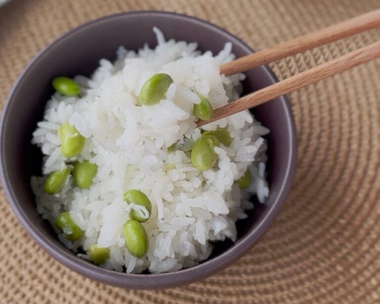 【旬食材】炊飯器で簡単！枝豆としらすの炊き込みご飯