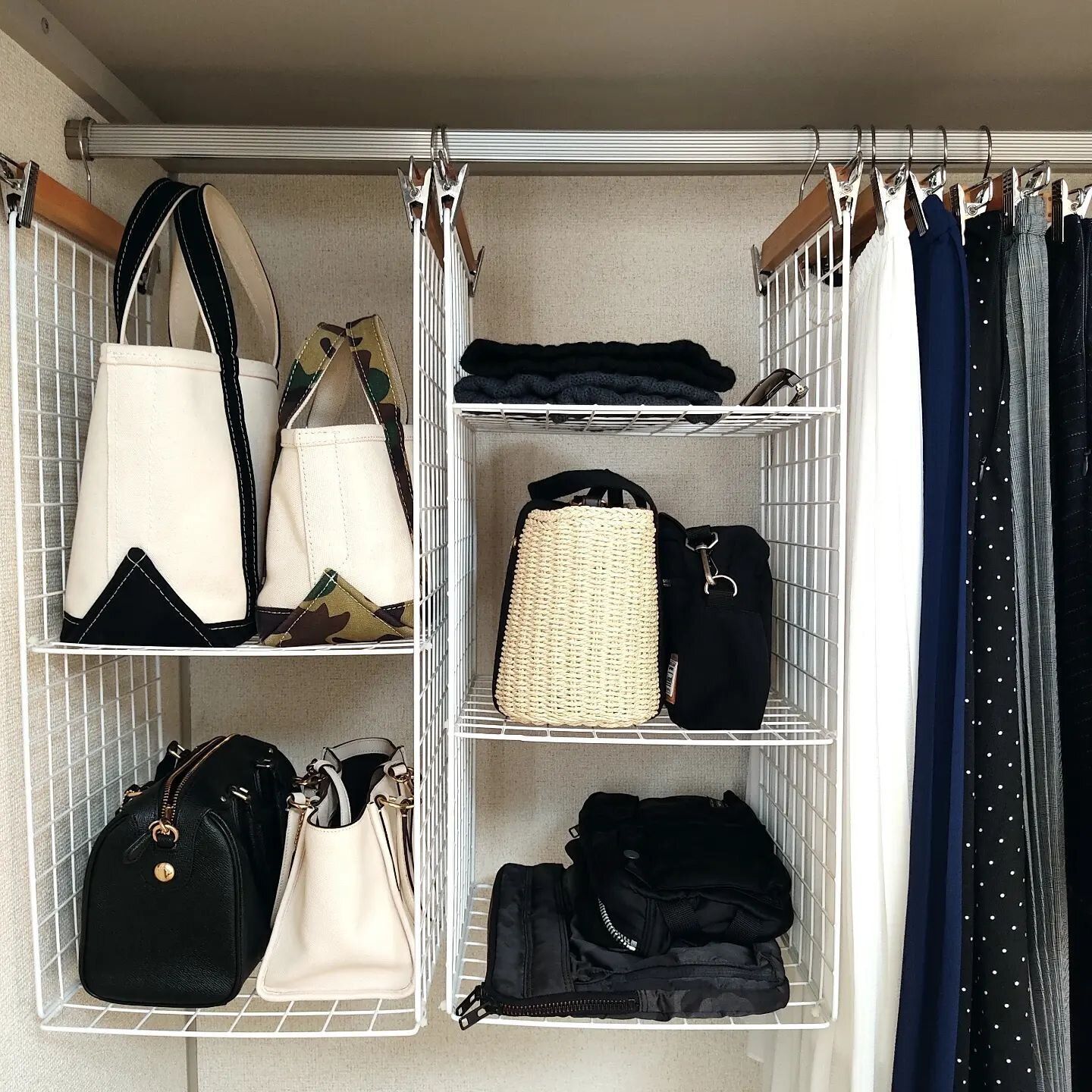 ダイソー商品で通気性のよいバッグ収納を作る！