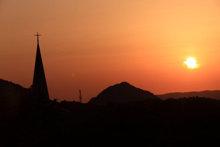 「夕焼けは晴れ」ってことわざはホント？暮らしに役立つ豆知識を気象予報士が解説