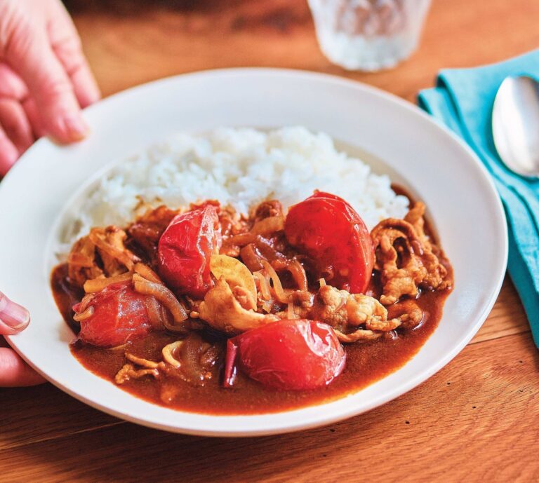 材料３つ！フライパンでチャチャッと作れる「豚こまとトマトの10分カレー」