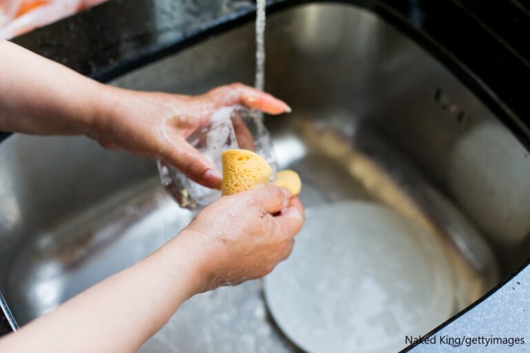 年間500件の家事代行をこなす家事のプロが指摘！「キッチン」はヌメリが出たら危険信号