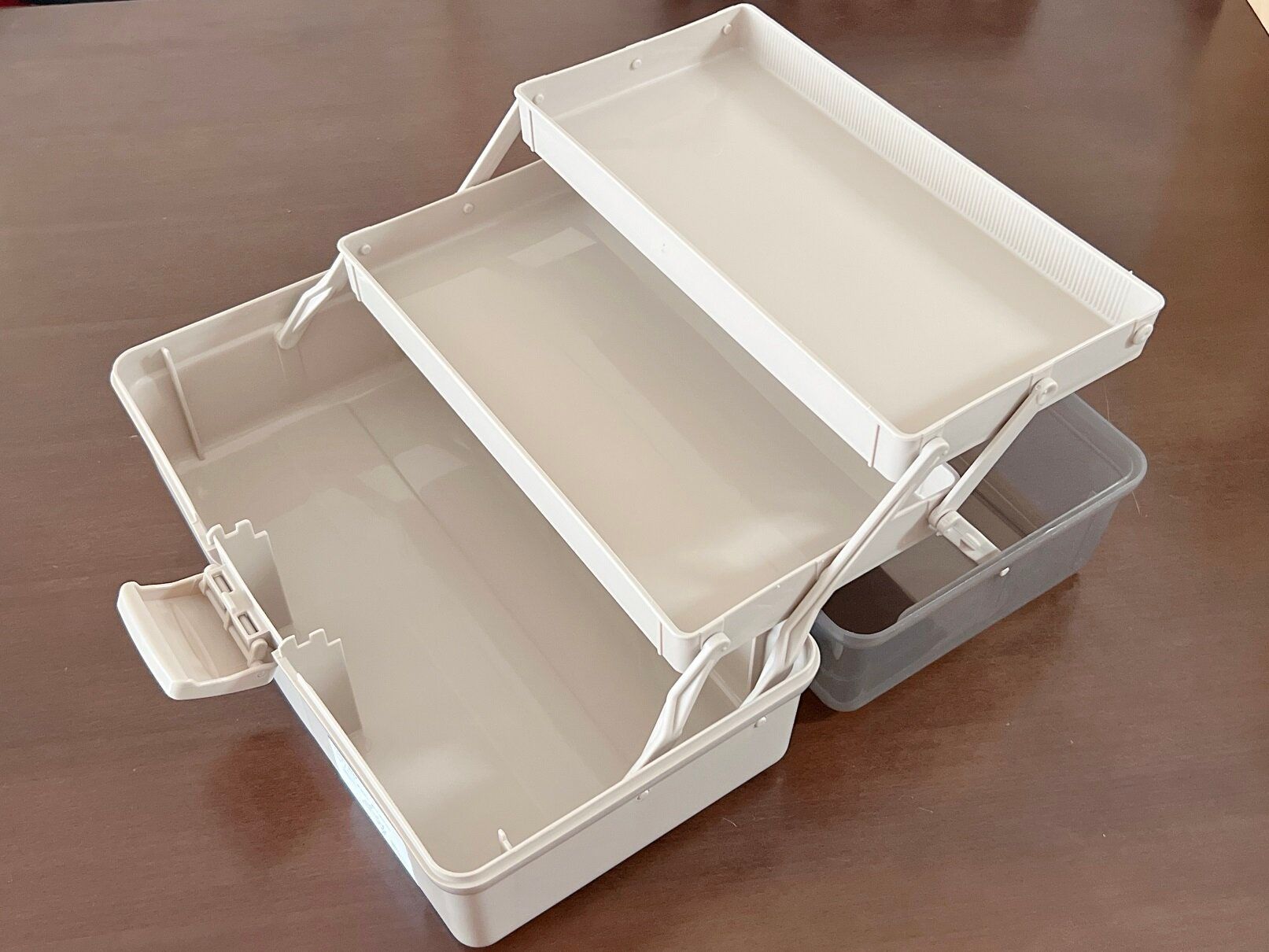 3層の収納でたっぷりものが入る!