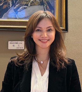 スーツにピッタリ！知的セミロング