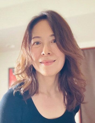 大人の色気が漂う！ニュアンスカールセミロング