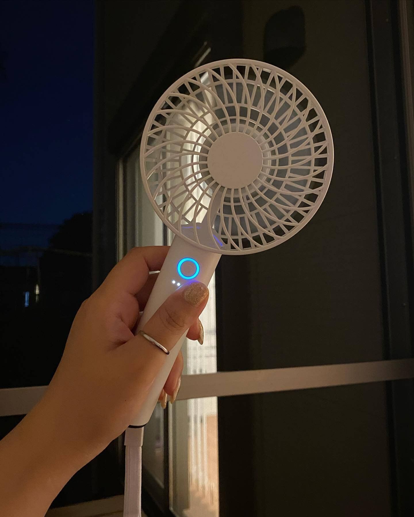 【ニトリ】暑い季節の味方!「充電式ハンディファン」