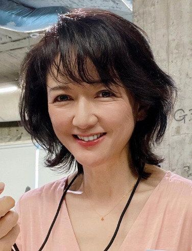 大人のクセ毛にもマッチする！レイヤーボブ