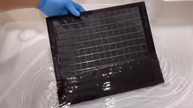 2.換気扇フィルターを入れる