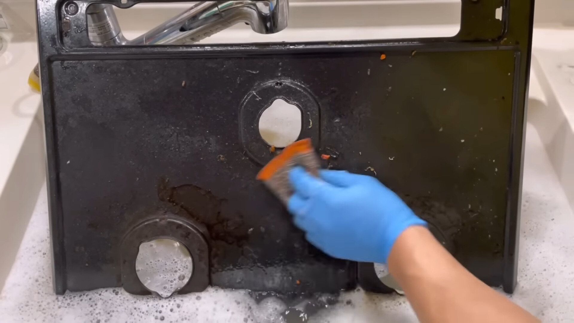 6.天板を外し洗う