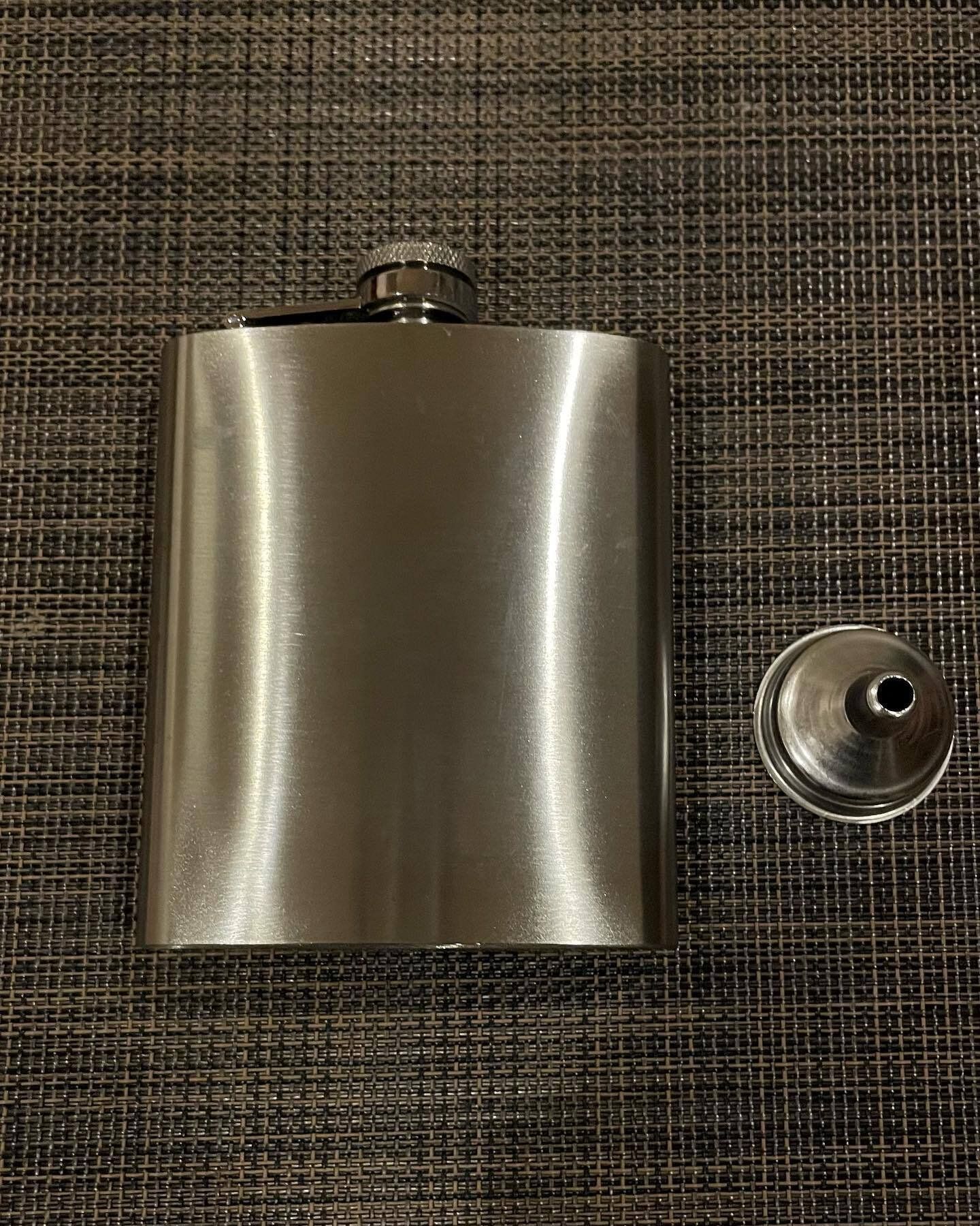 レジャーシーンにぴったりの「スキットル（漏斗付）」