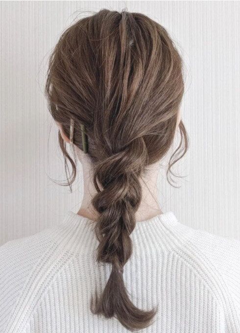 40代女性に似合う不器用でも簡単にできるヘアアレンジ。崩れにくいロープの編み下ろし