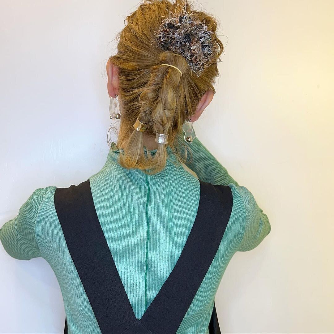 40代女性に似合う不器用でも簡単にできるヘアアレンジ!ポニーテールに1つアレンジを加えたおしゃれスタイル