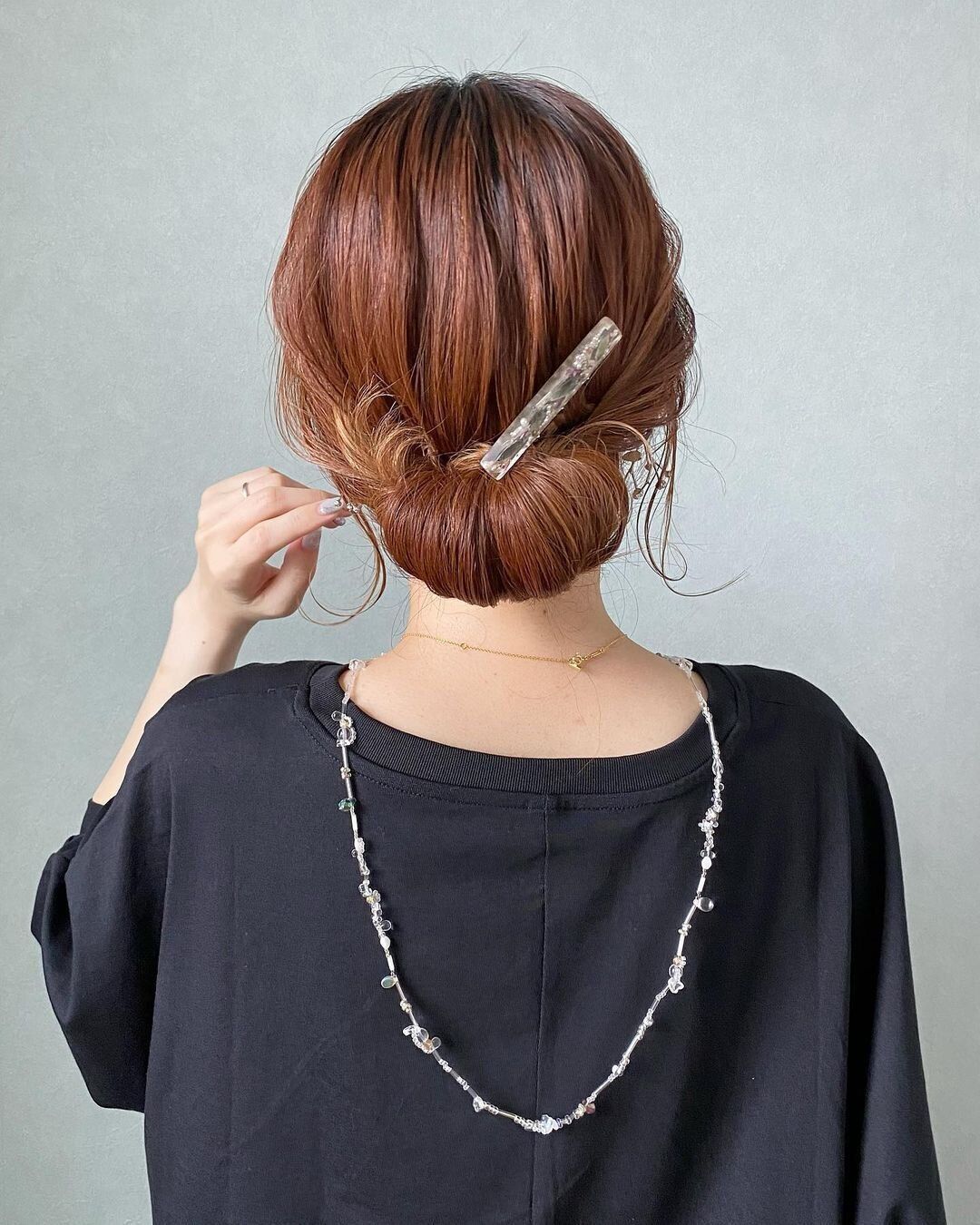 40代女性に似合う不器用でも簡単にできるヘアアレンジ!シンプルでスッキリなギブソンタック!