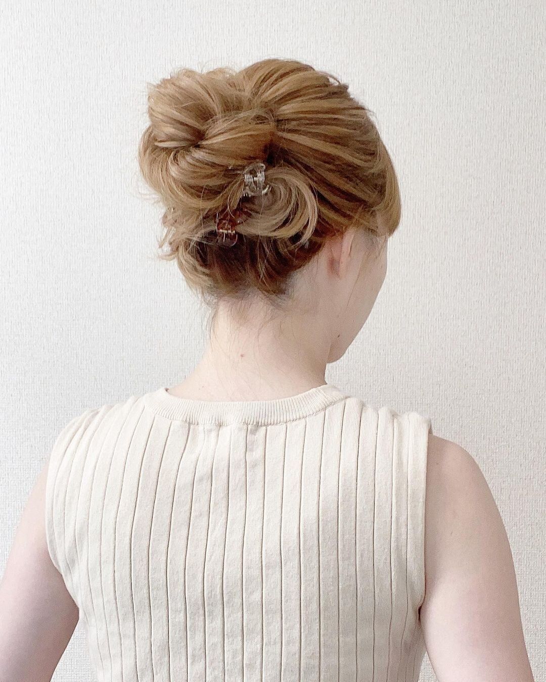40代女性に似合う不器用でも簡単にできるヘアアレンジ!クリップで簡単!お団子アレンジ