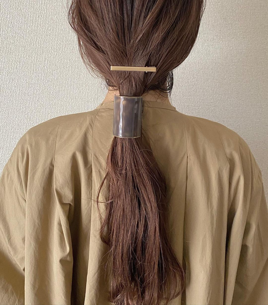 40代女性に似合う不器用でも簡単にできるヘアアレンジ!ヘアアクセでルーズなポニーテールも