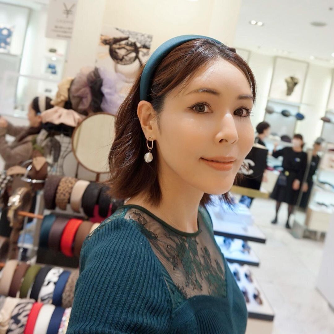 40代女性に似合う不器用でも簡単にできるヘアアレンジ!エレガントなカチューシャでヘアアレンジ