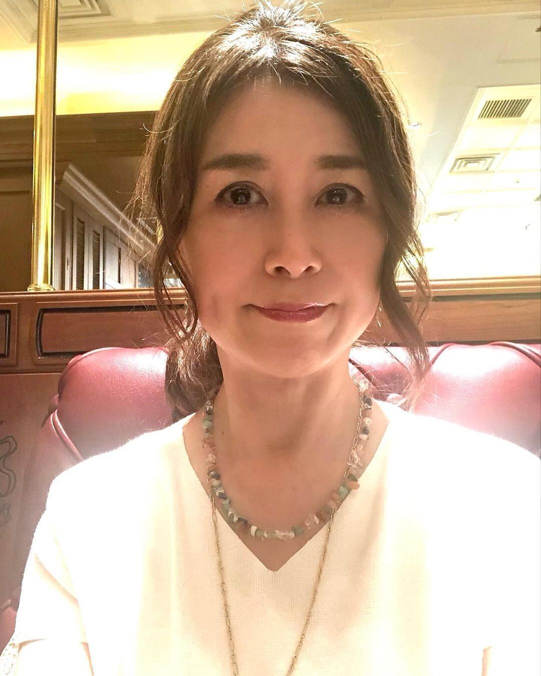 40代女性に似合う不器用でも簡単にできるヘアアレンジ!前髪をカールさせてほどよくフェイスラインをカバー